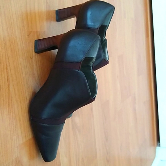 New Brown Ankle Booties 5.5 - Picture 2 of 3